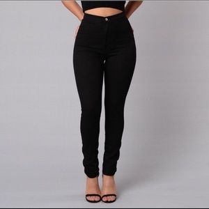 🚫SOLD🚫NWT Fashion Nova Ultra High Waist Skinnies